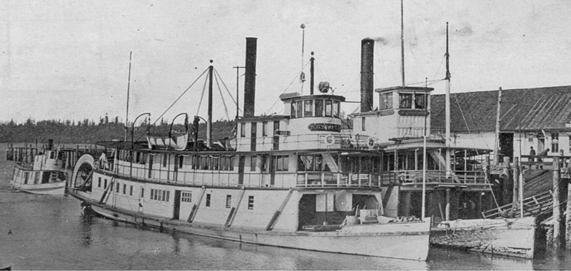 1024px-Sternwheelers_Simpson_and_Multnomah_at_Olympia_1911